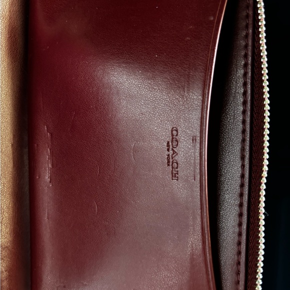Coach Corner Zip Wristlet/Long Wallet in glitter signature leather, color wine. - Picture 5 of 6